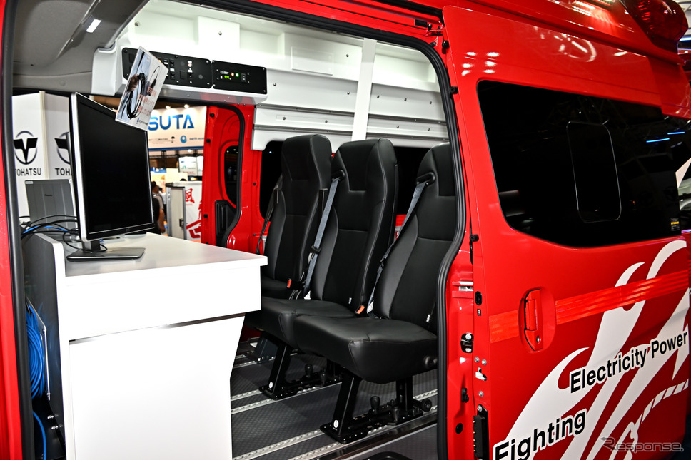 トーハツの消防機材搭載多用途消防車(東京国際消防防災展2023)《写真撮影 雪岡直樹》