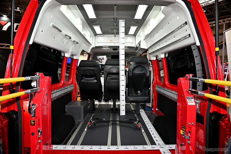 トーハツの消防機材搭載多用途消防車(東京国際消防防災展2023)《写真撮影 雪岡直樹》