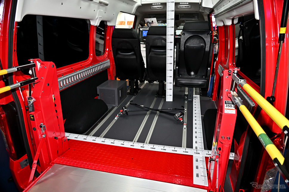 トーハツの消防機材搭載多用途消防車(東京国際消防防災展2023)《写真撮影 雪岡直樹》