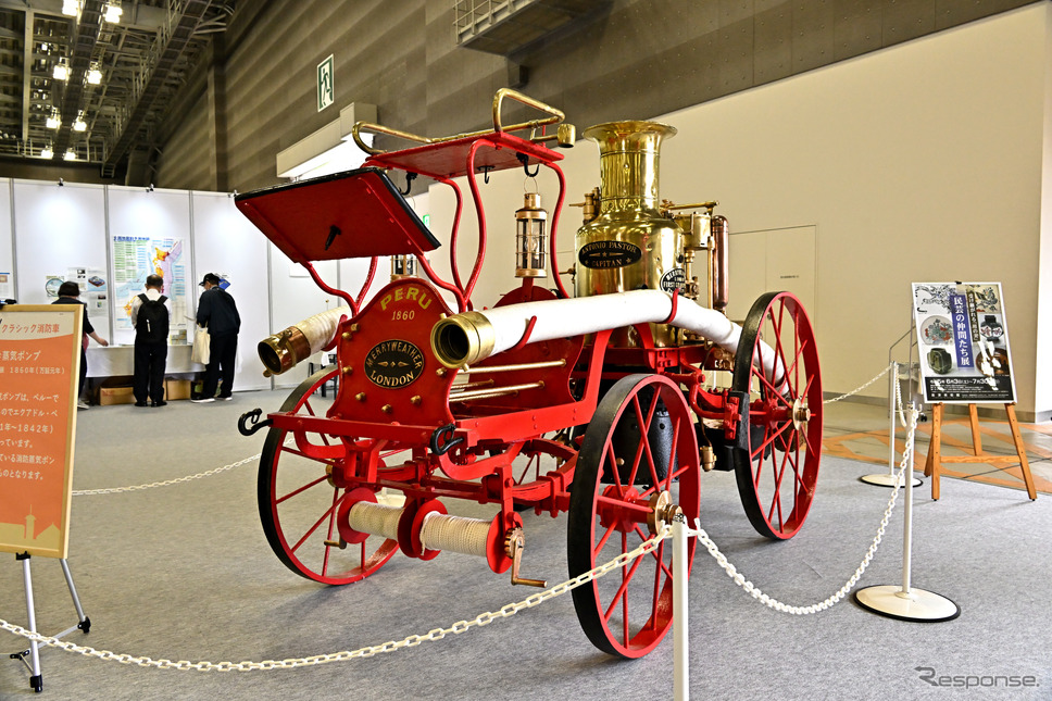 馬引き蒸気ポンプ(1860年製。東京国際消防防災展2023)《写真撮影 雪岡直樹》