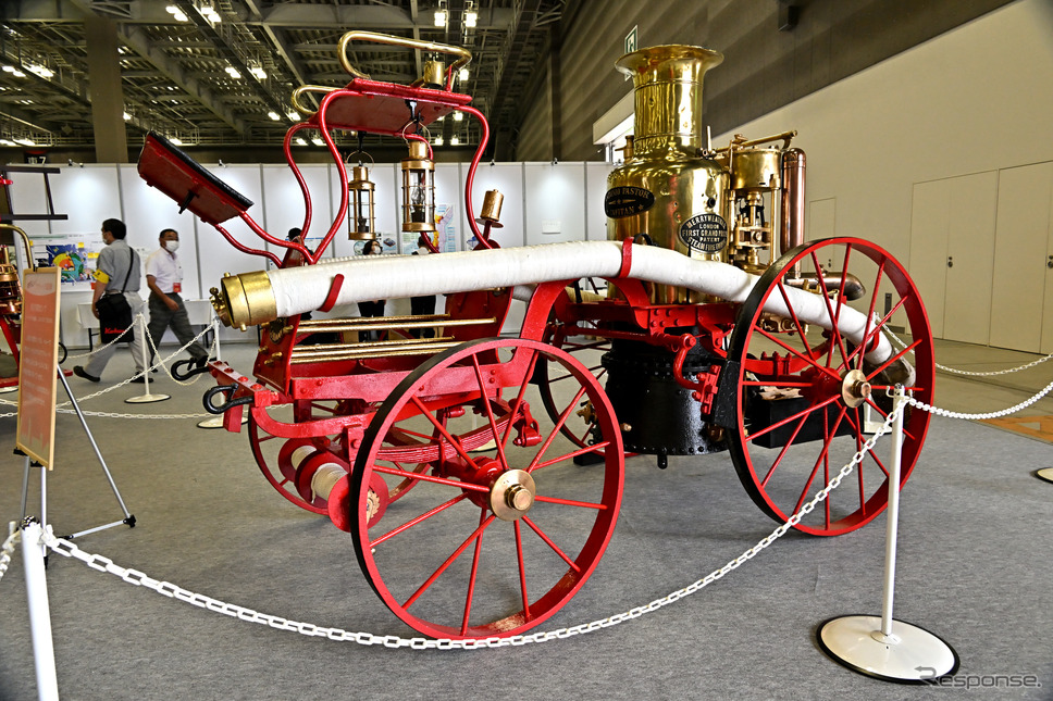 馬引き蒸気ポンプ(1860年製。東京国際消防防災展2023)《写真撮影 雪岡直樹》