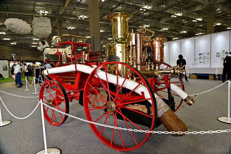 馬引き蒸気ポンプ(1860年製。東京国際消防防災展2023)《写真撮影 雪岡直樹》