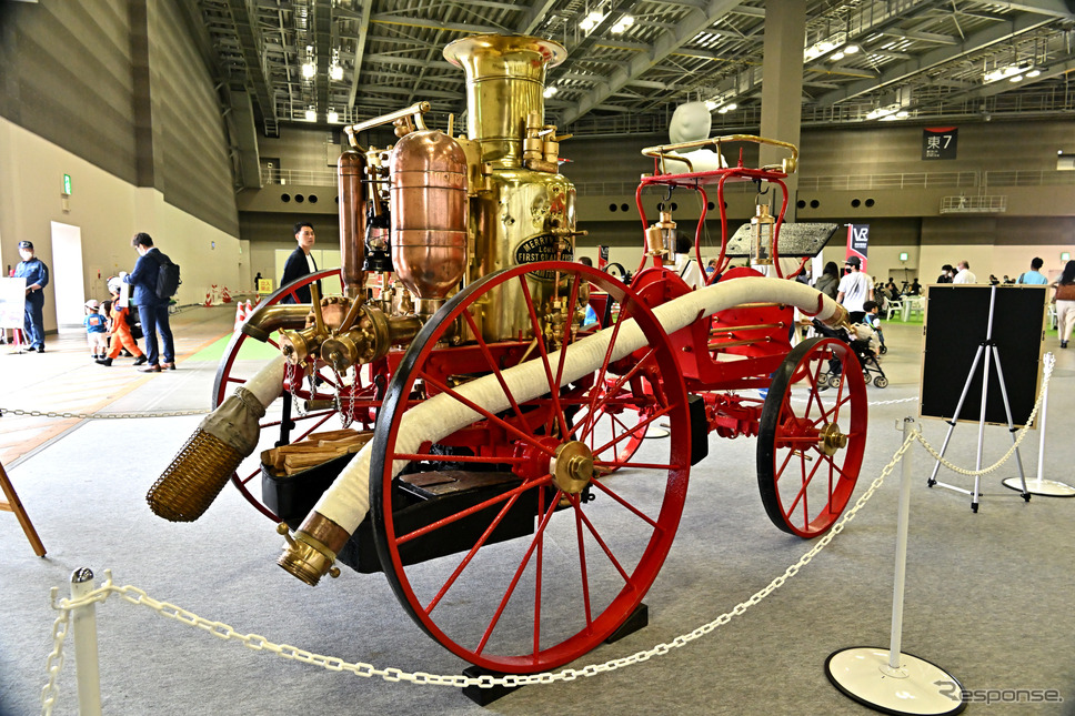 馬引き蒸気ポンプ(1860年製。東京国際消防防災展2023)《写真撮影 雪岡直樹》