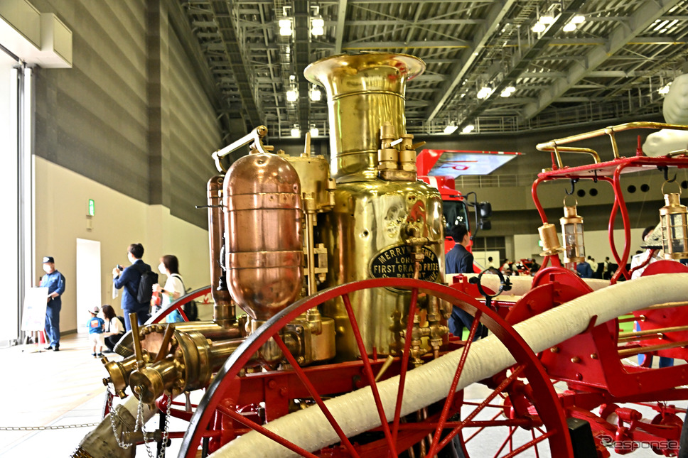 馬引き蒸気ポンプ(1860年製。東京国際消防防災展2023)《写真撮影 雪岡直樹》