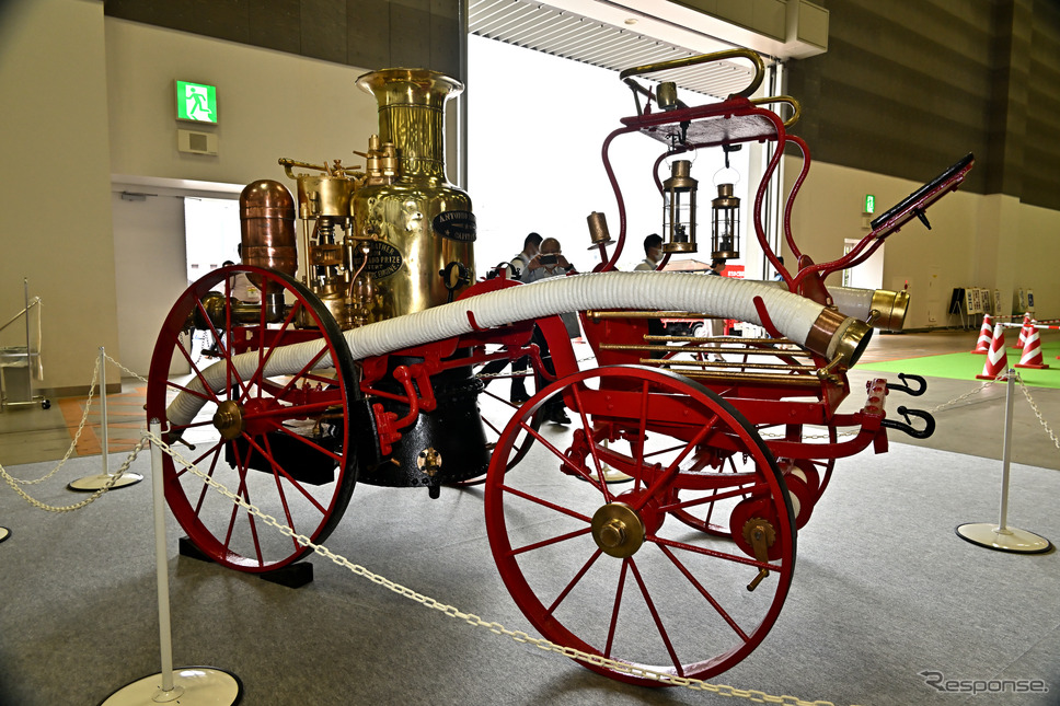 馬引き蒸気ポンプ(1860年製。東京国際消防防災展2023)《写真撮影 雪岡直樹》