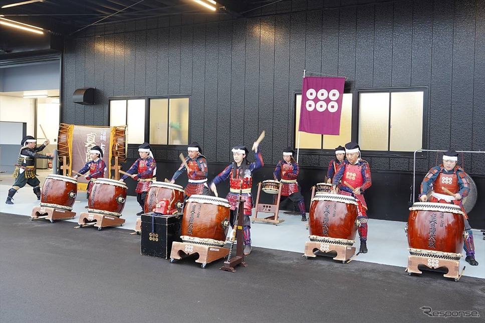 真田一族の精神を受け継ぎ和太鼓で表現する真田陣太鼓による演奏も《写真撮影 小川勤》
