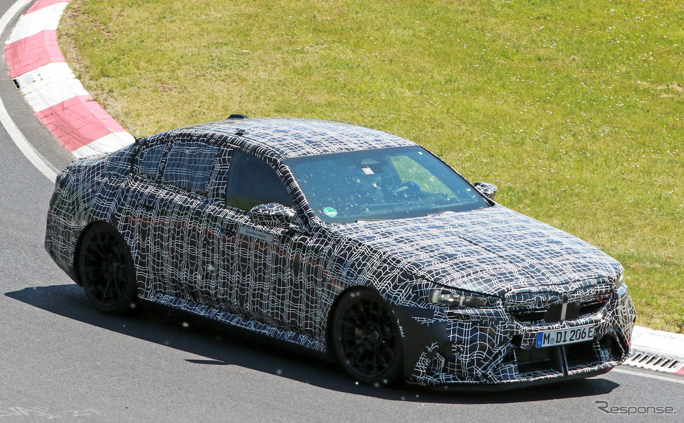 BMW M5 次期型プロトタイプ(スクープ写真)《APOLLO NEWS SERVICE》