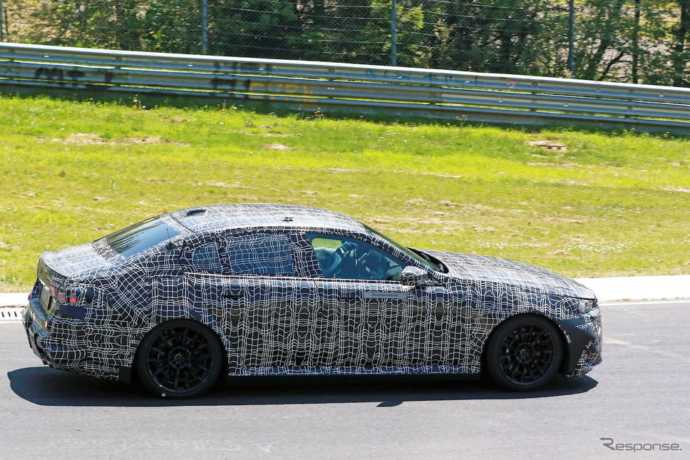 BMW M5 次期型プロトタイプ(スクープ写真)《APOLLO NEWS SERVICE》