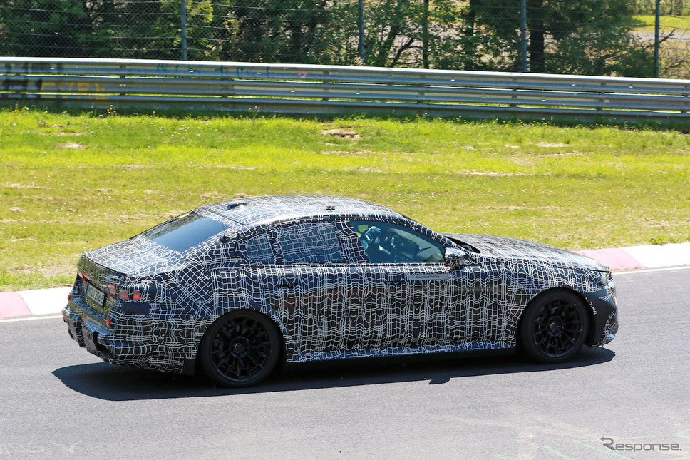 BMW M5 次期型プロトタイプ(スクープ写真)《APOLLO NEWS SERVICE》