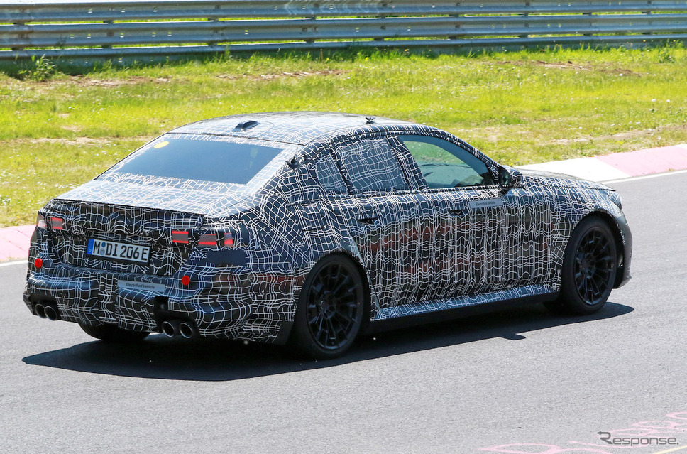 BMW M5 次期型プロトタイプ(スクープ写真)《APOLLO NEWS SERVICE》