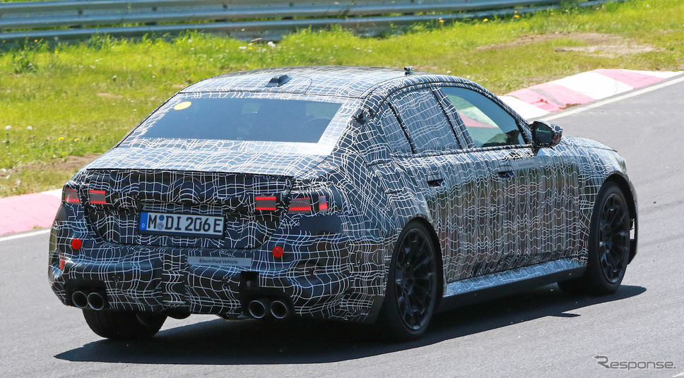 BMW M5 次期型プロトタイプ(スクープ写真)《APOLLO NEWS SERVICE》