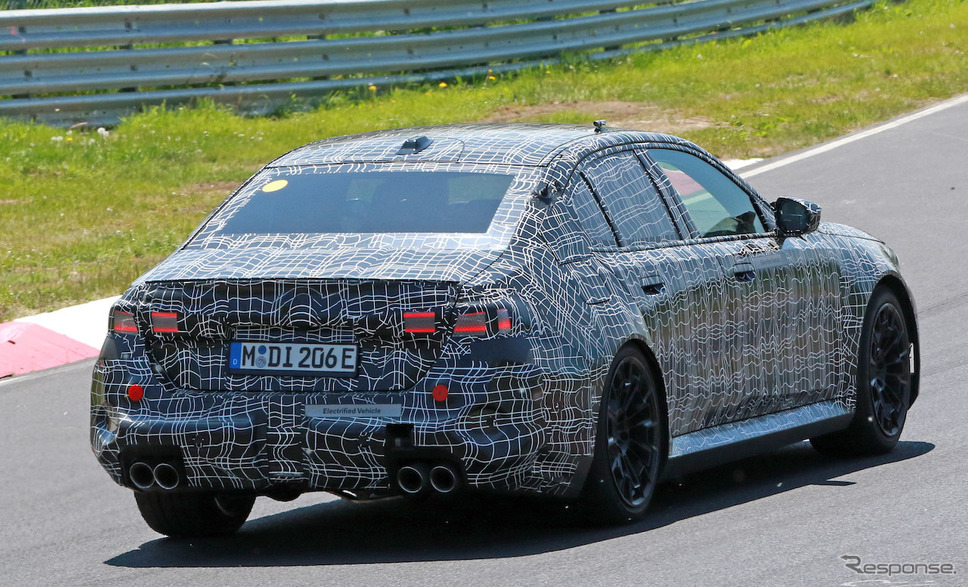 BMW M5 次期型プロトタイプ(スクープ写真)《APOLLO NEWS SERVICE》