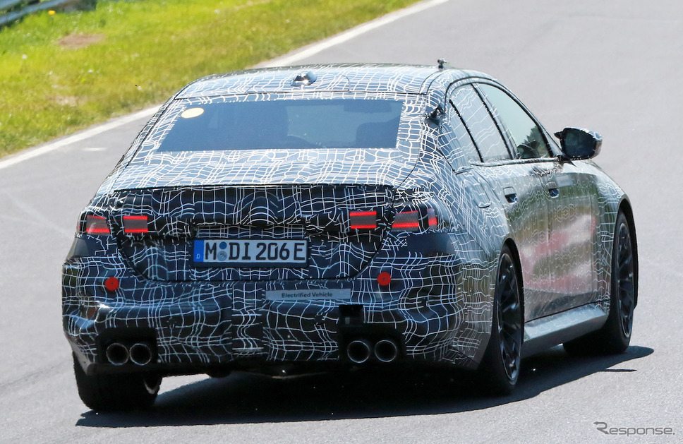 BMW M5 次期型プロトタイプ(スクープ写真)《APOLLO NEWS SERVICE》