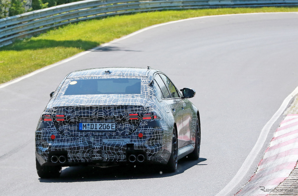 BMW M5 次期型プロトタイプ(スクープ写真)《APOLLO NEWS SERVICE》