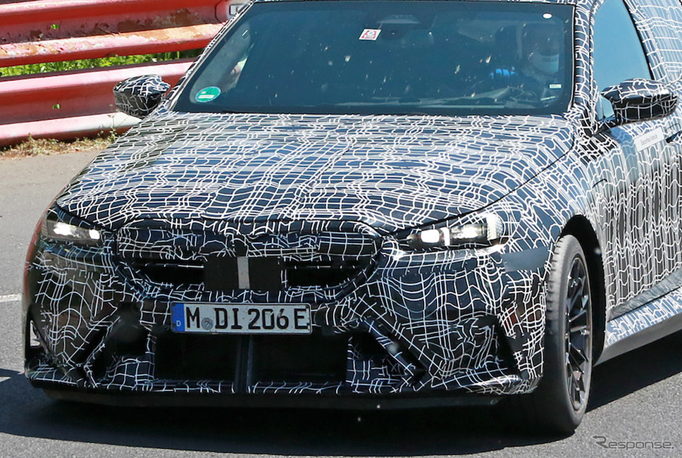 BMW M5 次期型プロトタイプ(スクープ写真)《APOLLO NEWS SERVICE》