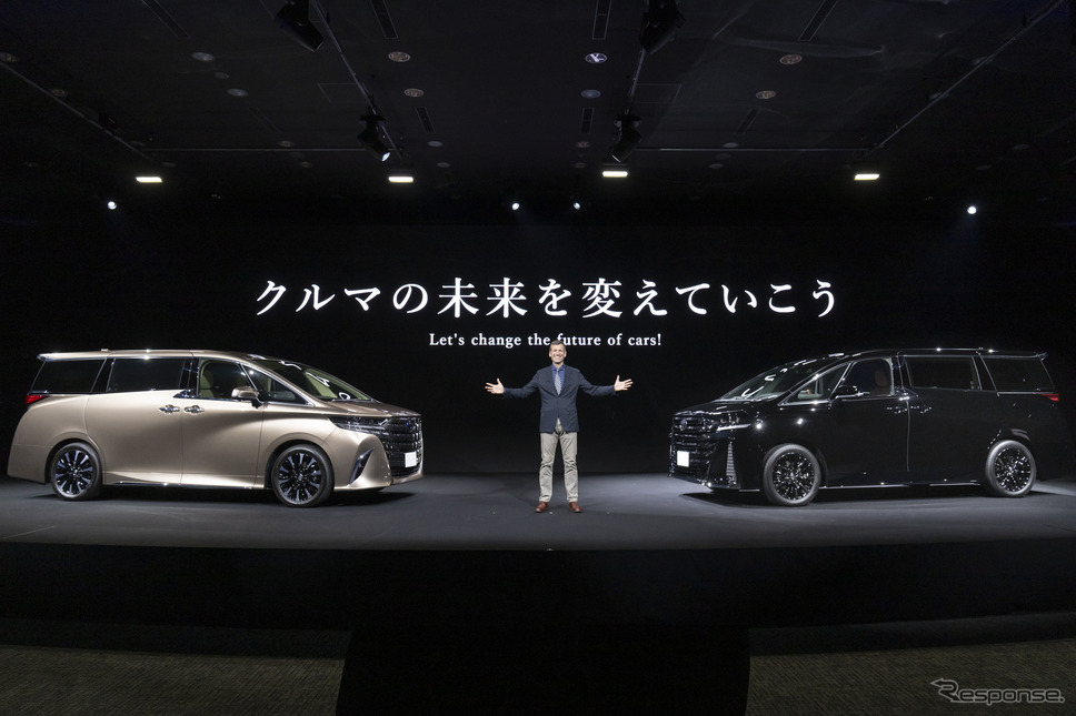 「クルマの未来を変えていこう」とプレゼン締めくくった執行役員 デザイン領域領域長 サイモン・ハンフリーズ氏。《写真提供 トヨタ自動車》