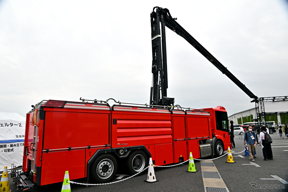 ローゼンバウアー・エコニック屈折放水塔車(テイセン扱い、東京国際消防防災展2023)《写真撮影 雪岡直樹》