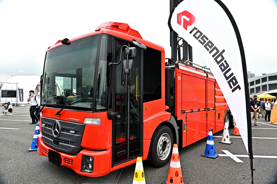 ローゼンバウアー・エコニック屈折放水塔車(テイセン扱い、東京国際消防防災展2023)《写真撮影 雪岡直樹》