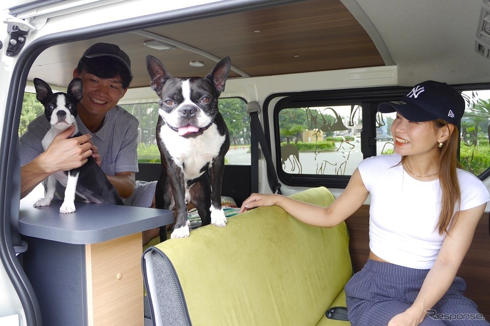 愛犬とのハイエース車中泊旅を手軽に叶える、ライトなバンライフモデル「HACO×DOG」《写真提供:トイファクトリー》
