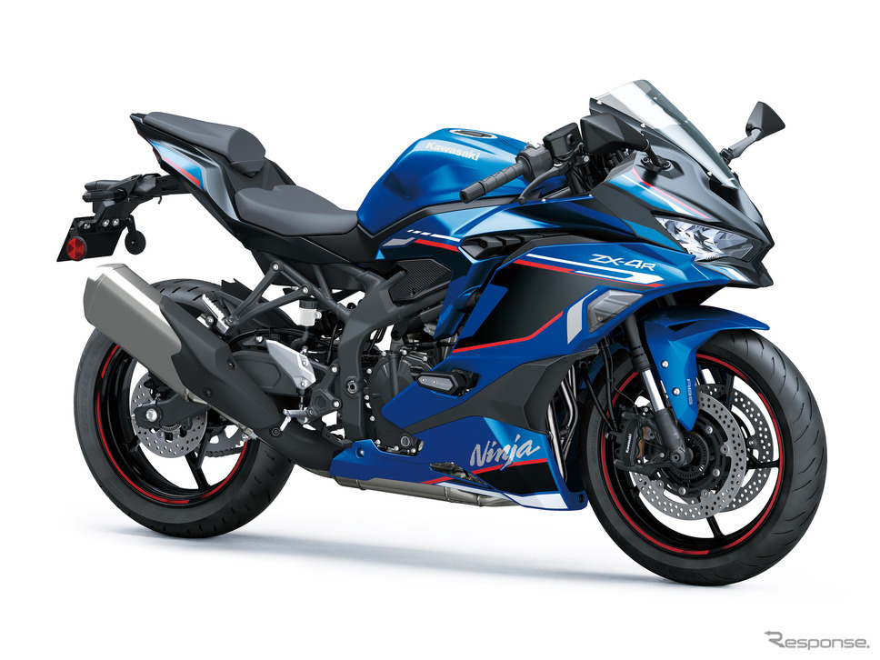 カワサキ Ninja ZX-4R SE(キャンディプラズマブルー×メタリックフラットスパークブラック)《写真提供:カワサキモータースジャパン》