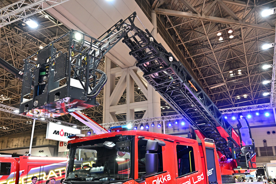 モリタ・ロイカ・エアリアルラダー(東京国際消防防災展2023)《写真撮影 雪岡直樹》