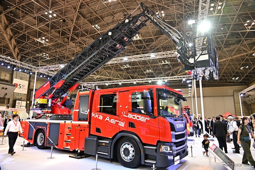 モリタ・ロイカ・エアリアルラダー(東京国際消防防災展2023)《写真撮影 雪岡直樹》