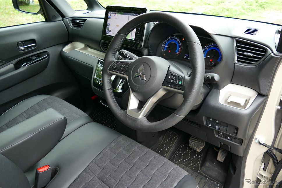 三菱 デリカミニ T Premium 4WD《写真撮影 島崎七生人》