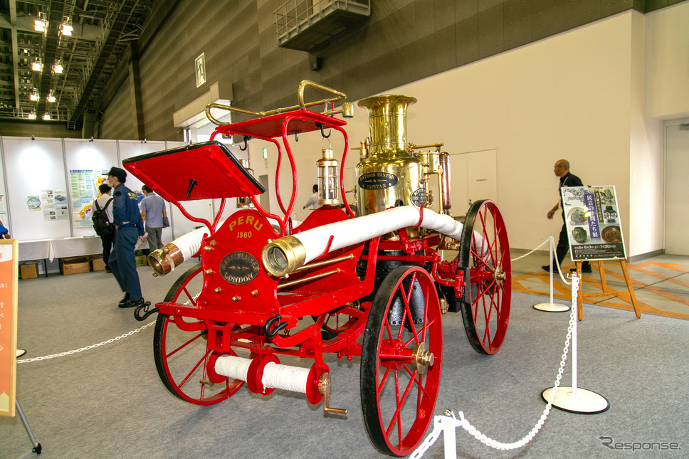 働くクルマの先輩たち! 100年以上も昔のクラシックな消防車がズラリ…東京国際消防防災展2023