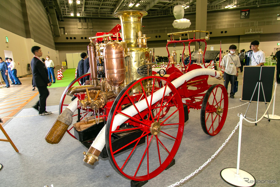 働くクルマの先輩たち! 100年以上も昔のクラシックな消防車がズラリ…東京国際消防防災展2023
