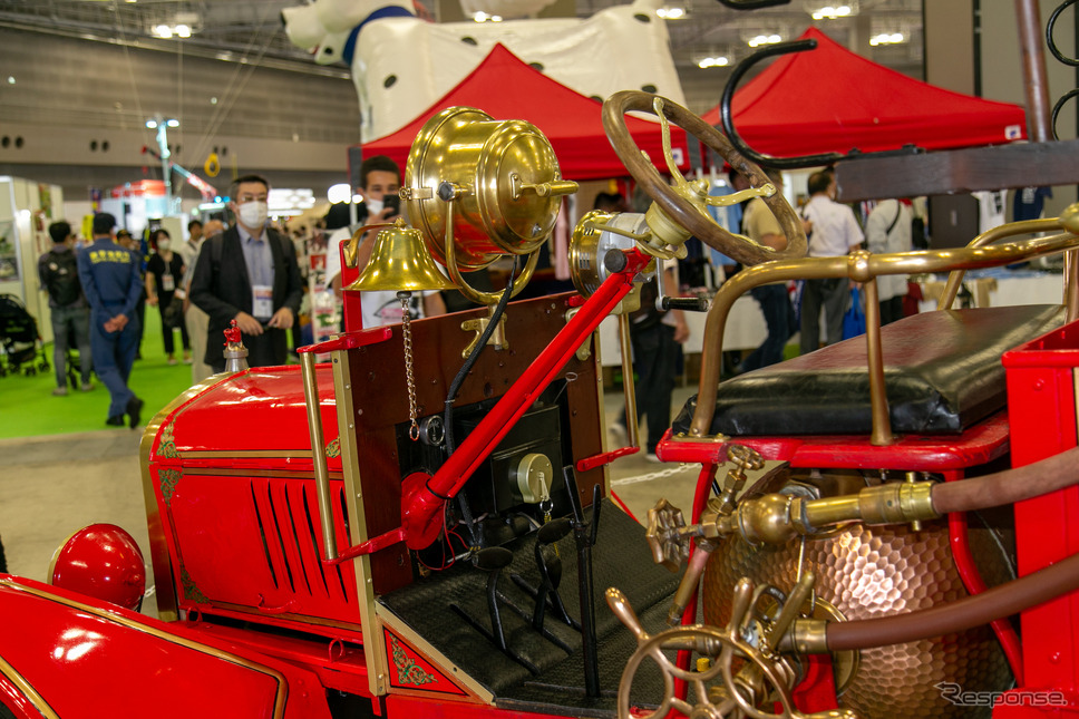 働くクルマの先輩たち! 100年以上も昔のクラシックな消防車がズラリ…東京国際消防防災展2023