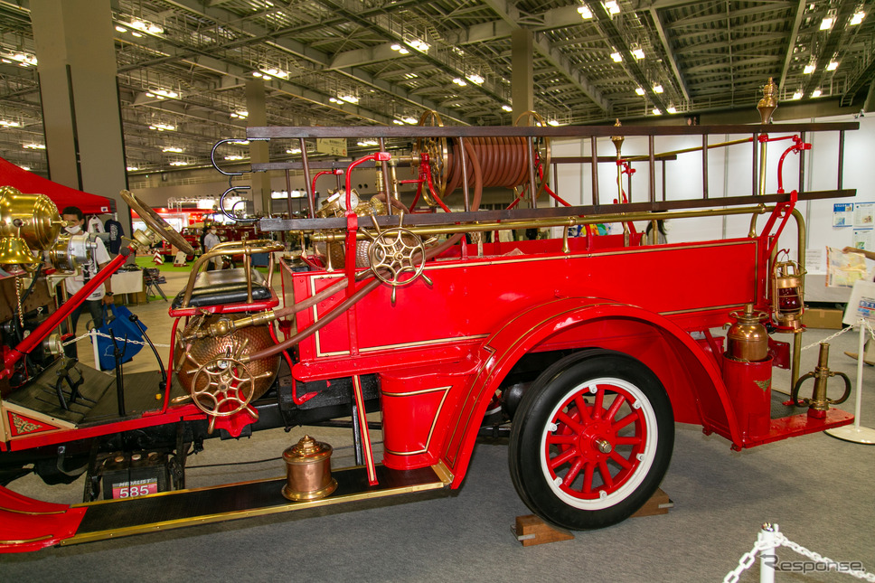 働くクルマの先輩たち! 100年以上も昔のクラシックな消防車がズラリ…東京国際消防防災展2023