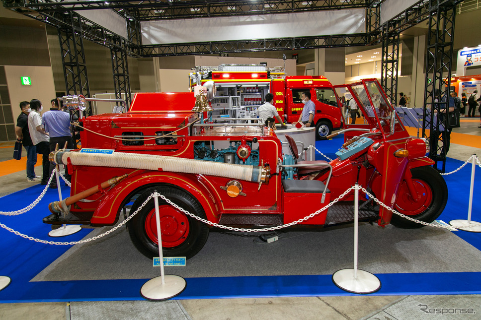 働くクルマの先輩たち! 100年以上も昔のクラシックな消防車がズラリ…東京国際消防防災展2023