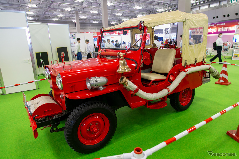 働くクルマの先輩たち! 100年以上も昔のクラシックな消防車がズラリ…東京国際消防防災展2023