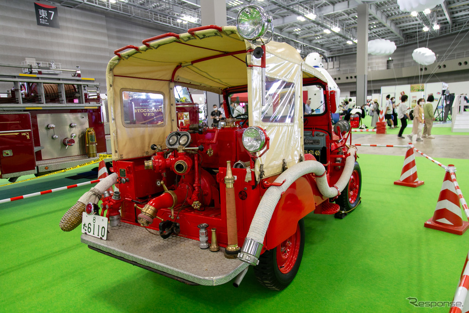 働くクルマの先輩たち! 100年以上も昔のクラシックな消防車がズラリ…東京国際消防防災展2023
