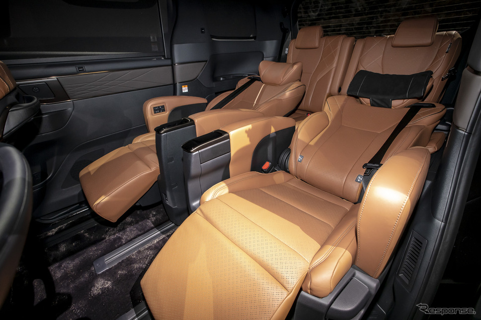トヨタ ヴェルファイア Zプレミア 2.4Lターボ(ブラック)《写真撮影 山内潤也》