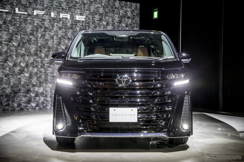 トヨタ ヴェルファイア エグゼクティブラウンジ 2.4Lターボ(ブラック)《写真撮影 山内潤也》