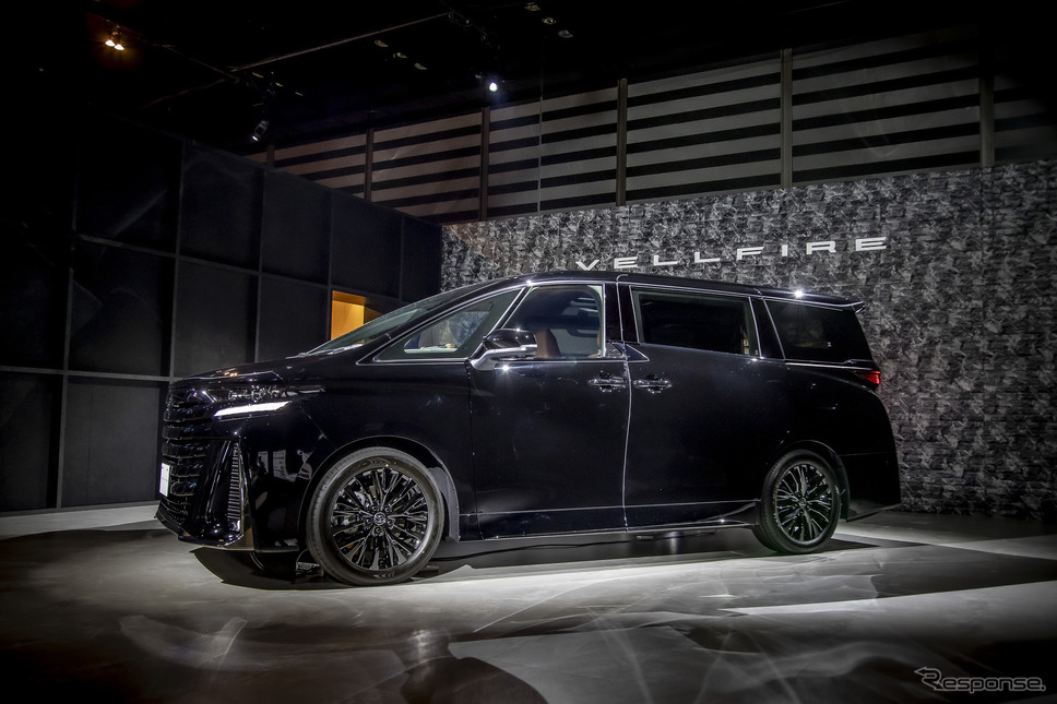 トヨタ ヴェルファイア エグゼクティブラウンジ 2.4Lターボ(ブラック)《写真撮影 山内潤也》
