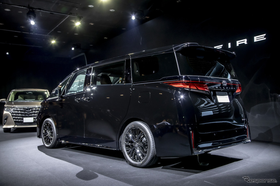 トヨタ ヴェルファイア エグゼクティブラウンジ 2.4Lターボ(ブラック)《写真撮影 山内潤也》