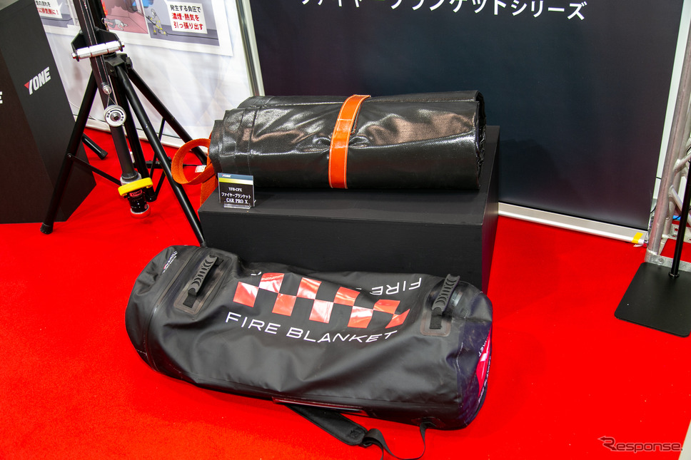 現代ならではの防災用品、リチウムイオンバッテリー火災用のブランケット…東京国際消防防災展2023