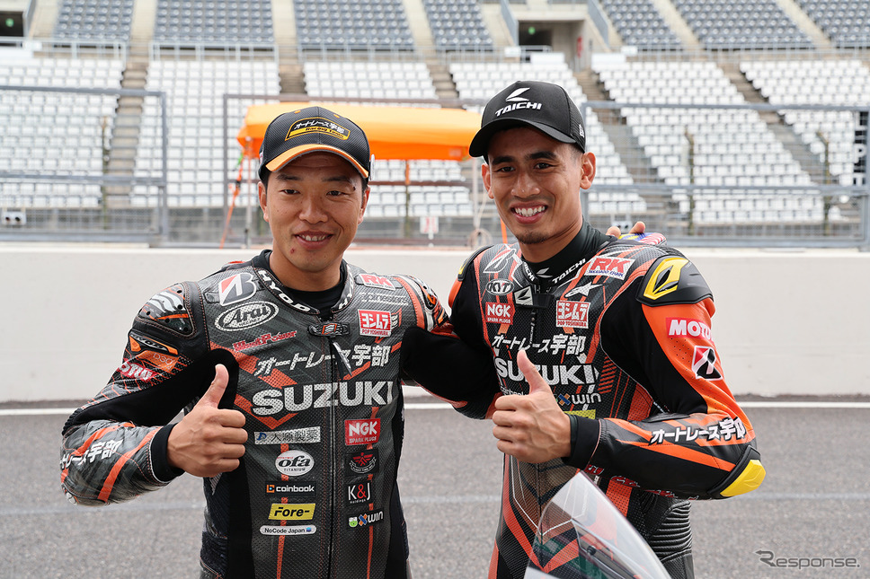 AutoRace Ube Racing Teamの津田拓也（左）とハフィス・シャーリン（右）《撮影 竹内英士》