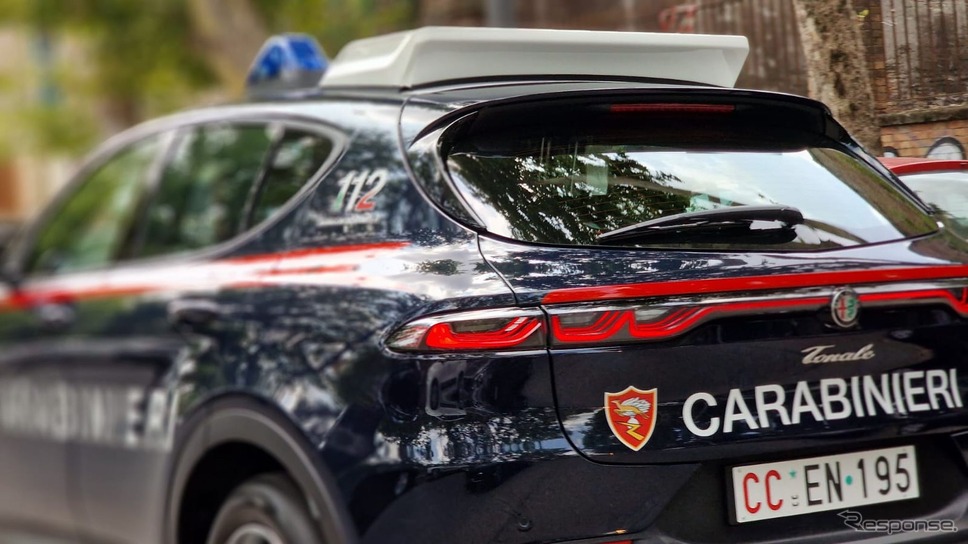 アルファロメオ・トナーレ・ハイブリッド のイタリア国家憲兵の「カラビニエリ」仕様《photo by Alfa Romeo》
