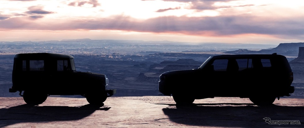 トヨタの新型SUVのティザー写真（左はランドクルーザー40）《photo by Toyota》