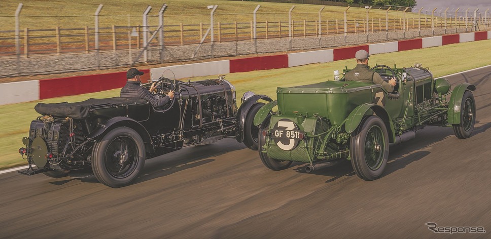 ベントレー・スピードシックス の復刻生産モデル(左)とオリジナルモデル《photo by Bentley》
