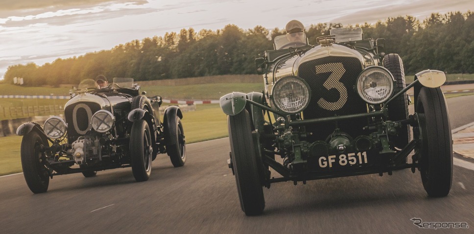 ベントレー・スピードシックス の復刻生産モデル(左)とオリジナルモデル《photo by Bentley》