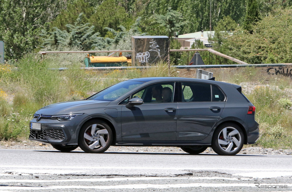 VW ゴルフ GTE 改良新型プロトタイプ(スクープ写真)《APOLLO NEWS SERVICE》