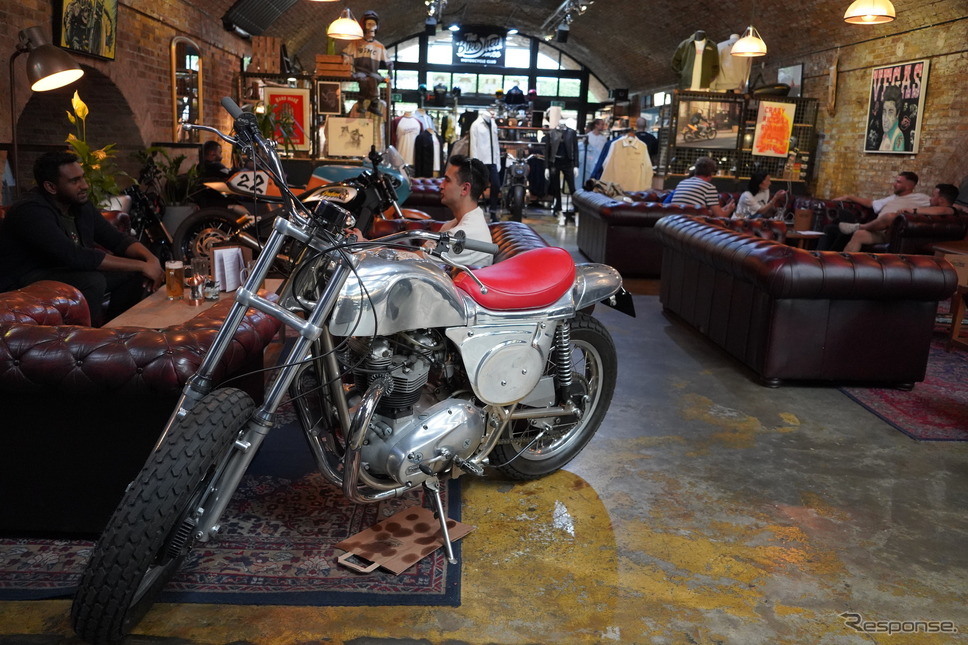 BIKE SHED LONDONの内観《写真提供 トライアンフモーターサイクルズジャパン》
