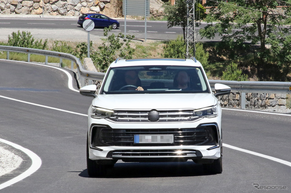 VW ティグアン PHEV 次期型プロトタイプ(スクープ写真)《APOLLO NEWS SERVICE》