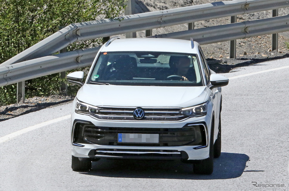 VW ティグアン PHEV 次期型プロトタイプ(スクープ写真)《APOLLO NEWS SERVICE》