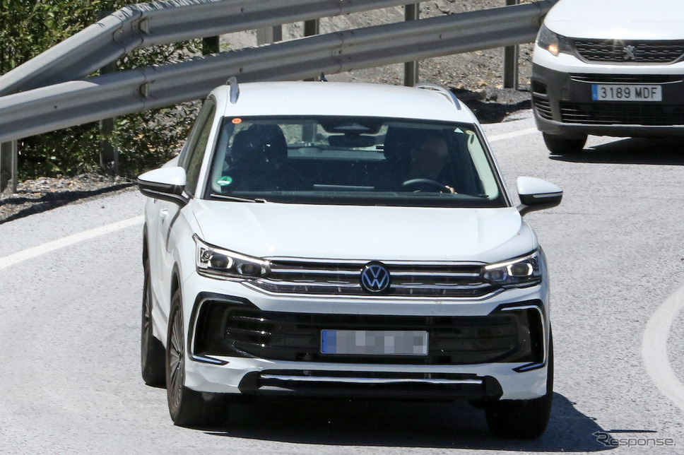 VW ティグアン PHEV 次期型プロトタイプ(スクープ写真)《APOLLO NEWS SERVICE》