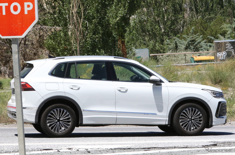 VW ティグアン PHEV 次期型プロトタイプ(スクープ写真)《APOLLO NEWS SERVICE》